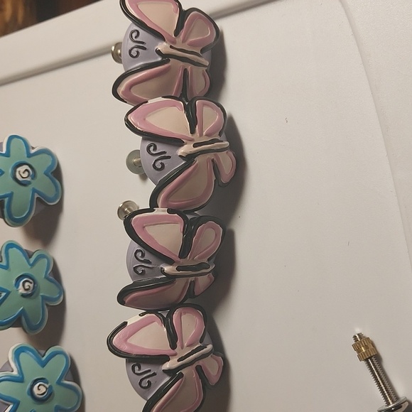 NWOT, Drawer Cabinet Door Pulls Knobs, Butterflies, Flowers - Picture 3 of 6